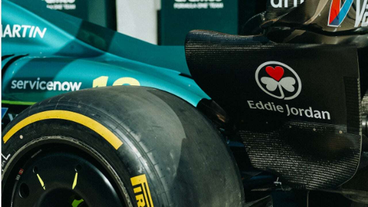 El emotivo homenaje a Eddie Jordan en el coche de Fernando Alonso