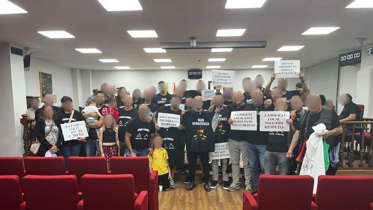 La Policía Local de Sant Adriá protesta en bloque contra la alcaldesa