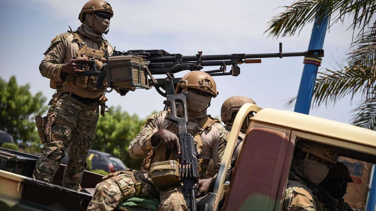 Un convoy de tropas rusas y malienses se dirige a Tinzauatene para cobrarse una esperada venganza