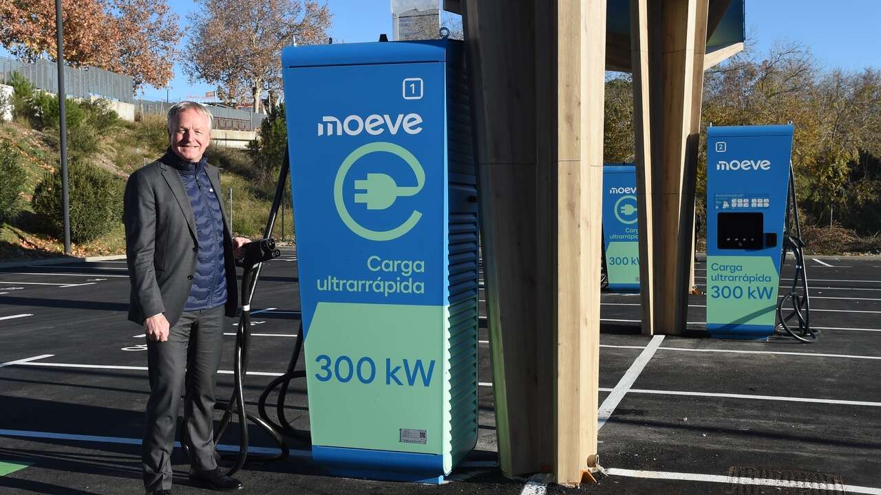 Moeve (Cepsa) empieza a transformar sus estaciones de servicio para convertirlas en espacios digitalizados de comercio, ocio, restauración y suministro multienergía