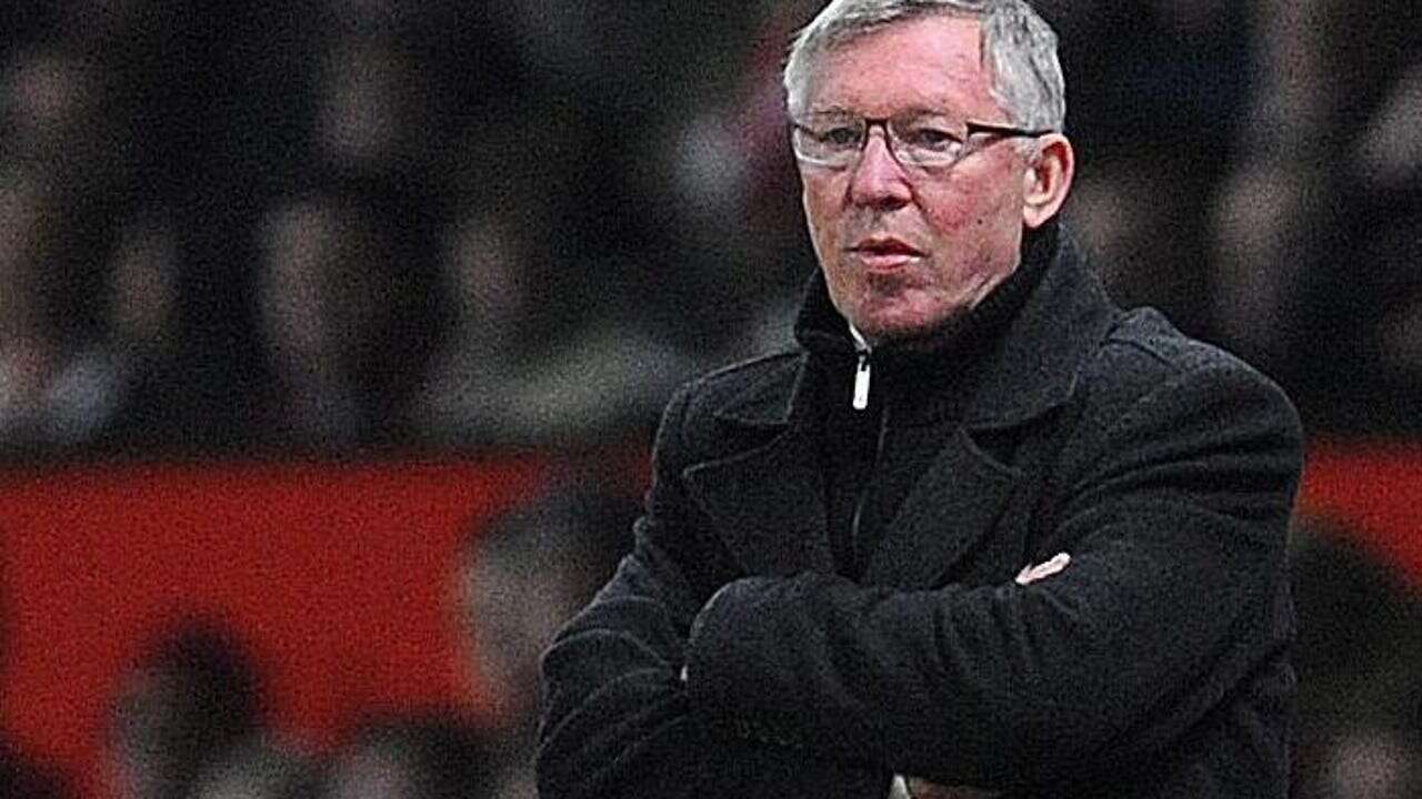 Sir Alex Ferguson, a la calle con 82 años