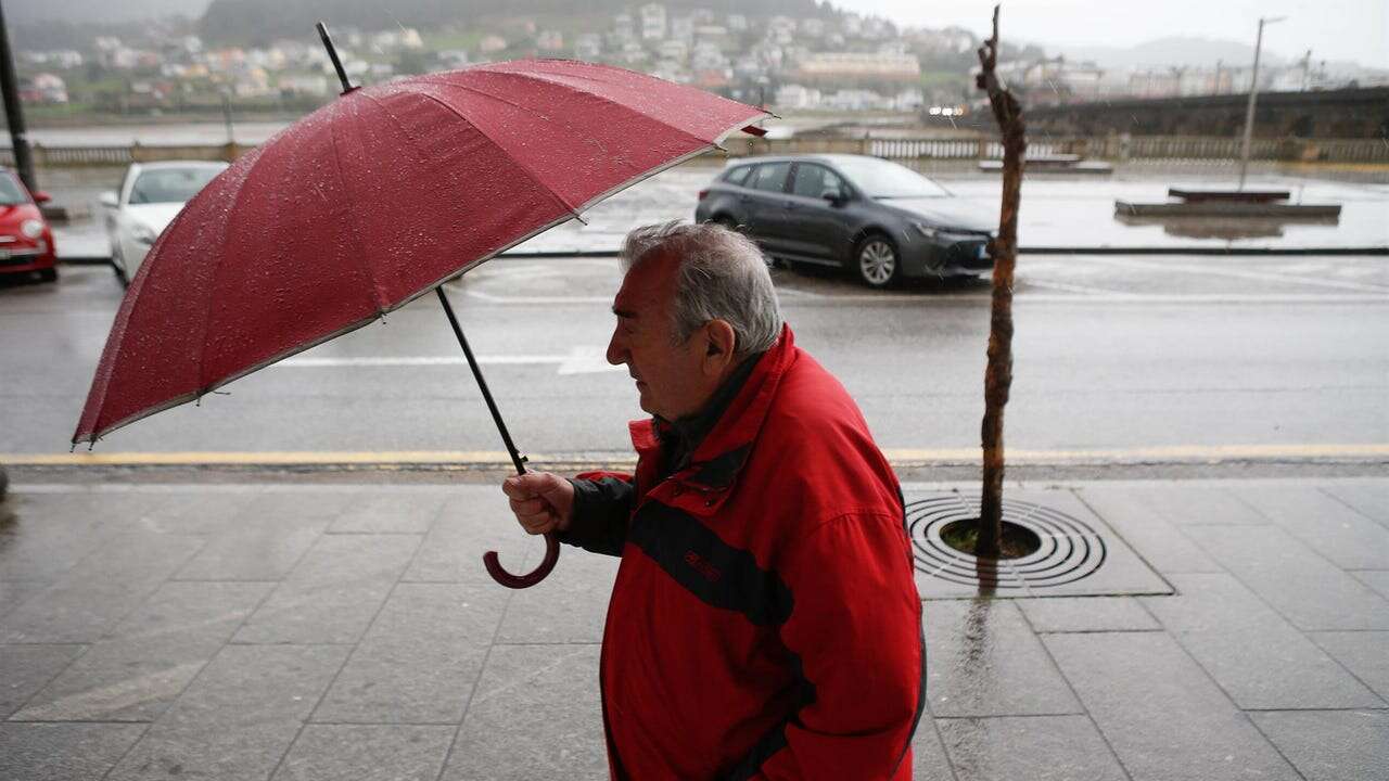 Las lluvias atravesarán este sábado la Península, con siete provincias en aviso por olas y Galicia en nivel naranja