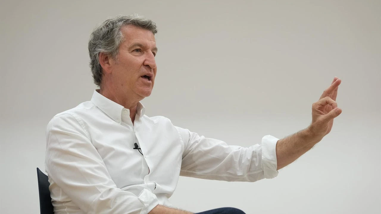 Feijóo reclama que los políticos acrediten sus títulos e impulsará un debate en el PP