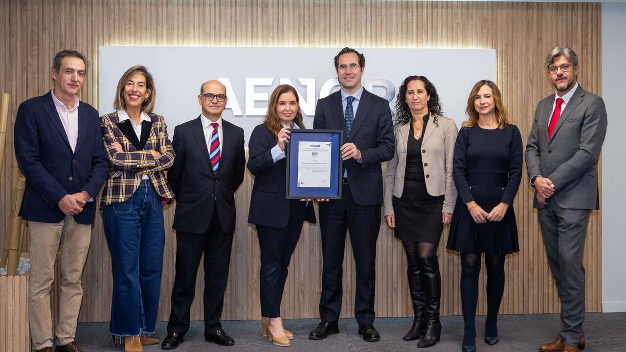 Mutua Madrileña, primera aseguradora que logra el certificado Aenor de excelencia en la atención a los clientes