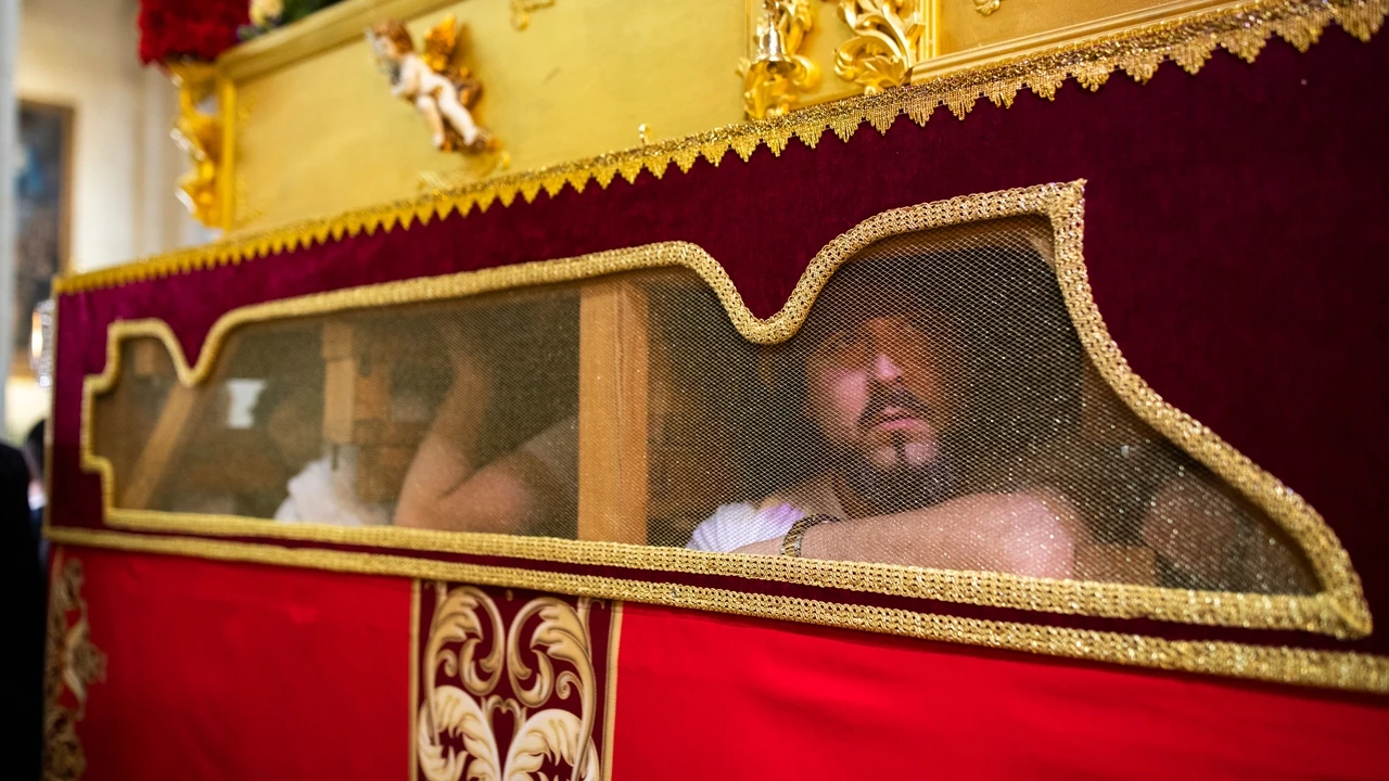 ¿Cómo afecta a la espalda del costalero la carga de los pasos en Semana Santa?