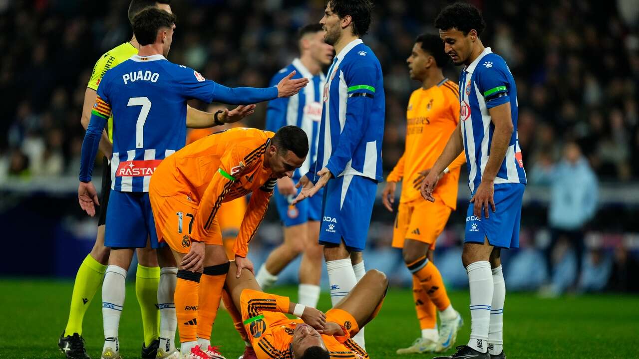 La entrada a Mbappé por la que el autor del gol del Espanyol debió haber visto la tarjeta roja