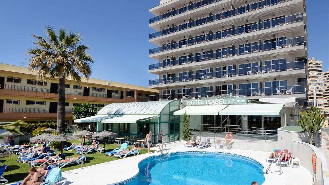 Agosto histórico para los hoteles, pero con menos estancias de españoles ante la subida incesante de precios