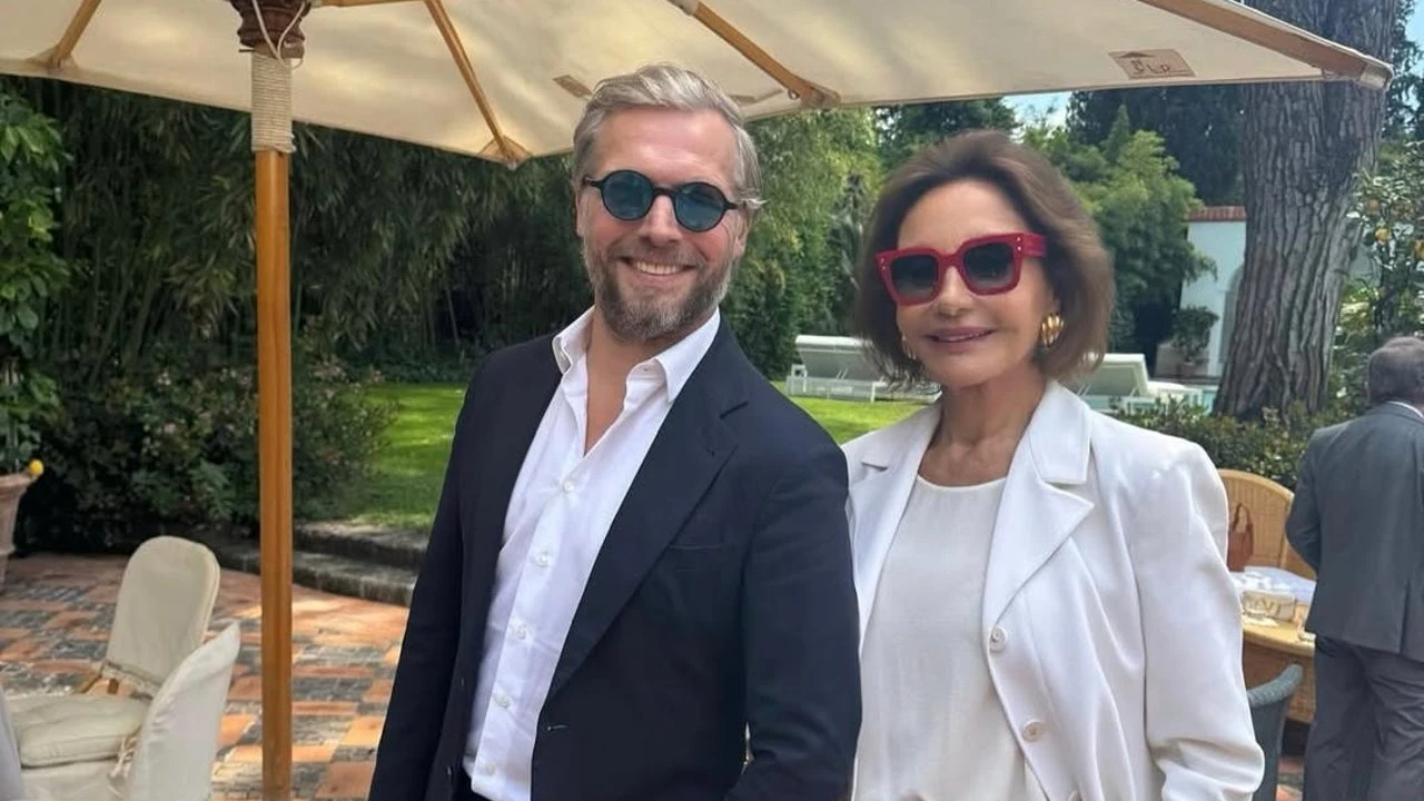 Naty Abascal demuestra desde Roma que los conjuntos blancos con zapatillas son su uniforme de primavera