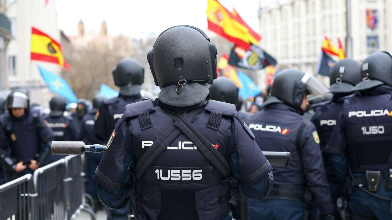 Falta de chalecos antibalas, guantes anticorte, botiquines, mascarillas.... La seguridad de los policías, en el punto de mira: