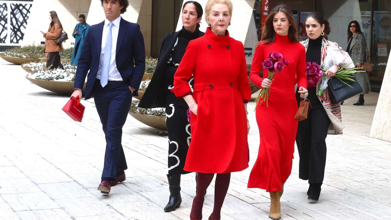 Olimpia Báez, la nieta de Carolina Herrera, conquista Nueva York para el desfile de su abuela con un vestido rojo de punto