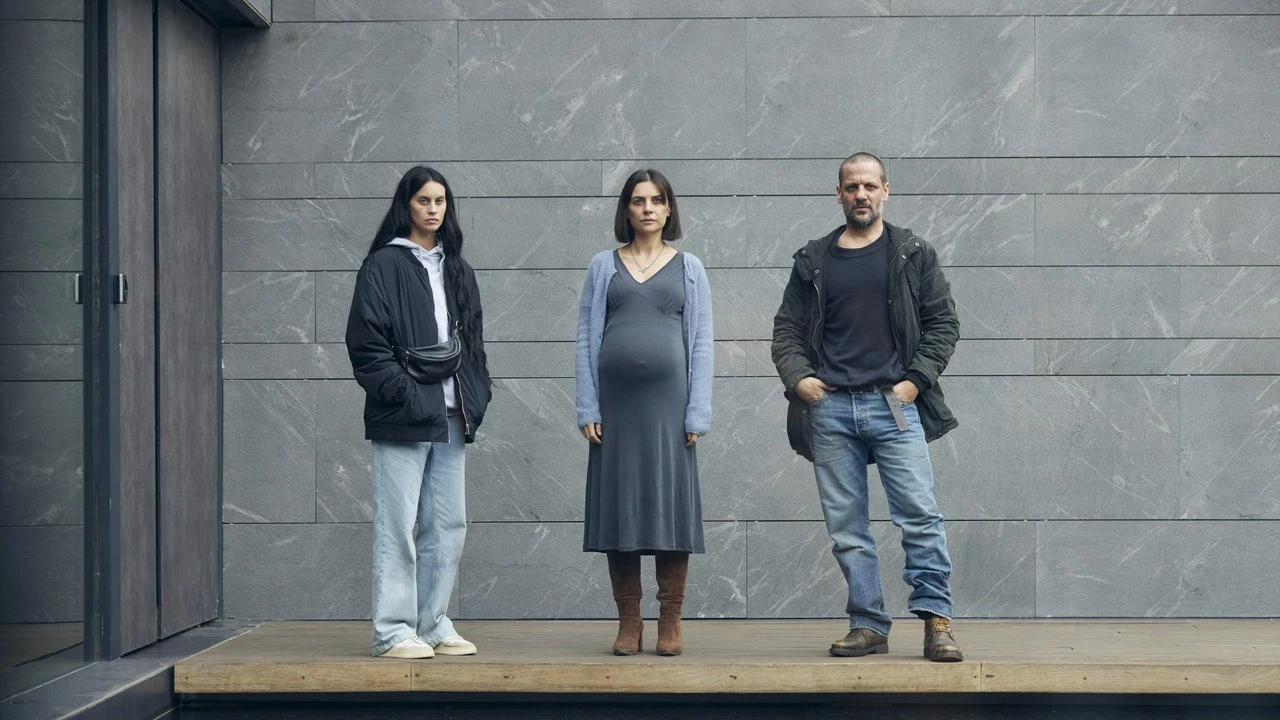 Milena Smit, Miren Ibarguren y Rodrigo de la Serna: «No habríamos podido con esta tragedia si no es por el humor»