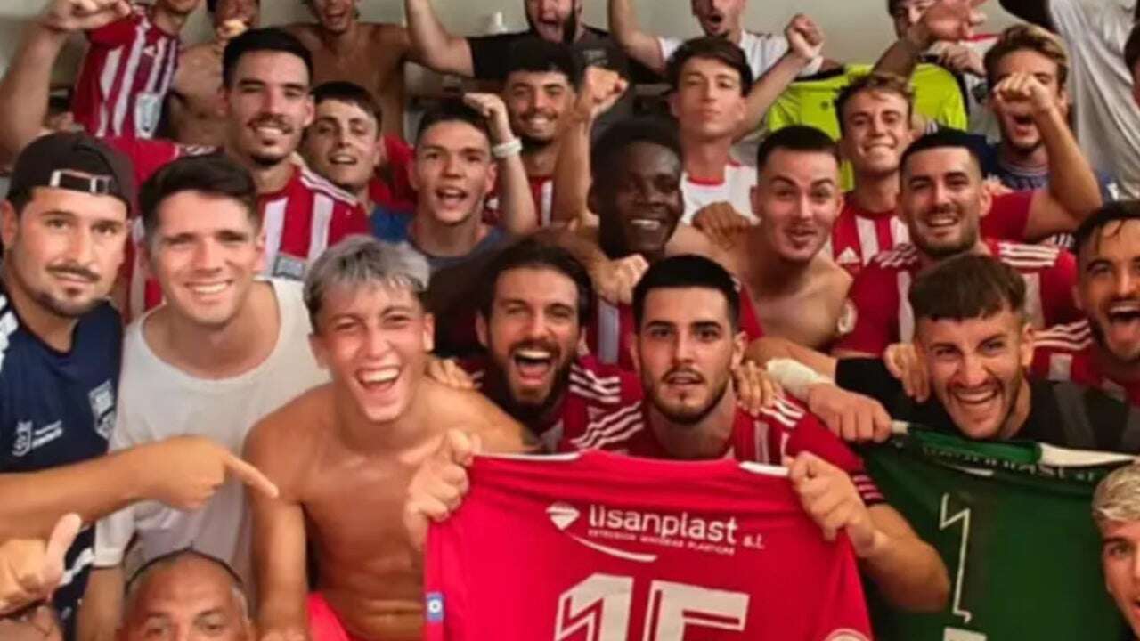 La polémica de un equipo de Tercera que celebra su victoria con la camiseta de Pablo Jara, investigado junto a Rafa Mir