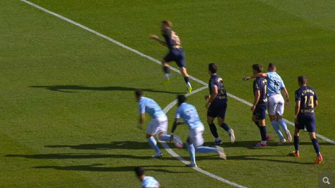 El enorme susto de Iago Aspas nada más empezar la Liga. Se salva de milagro