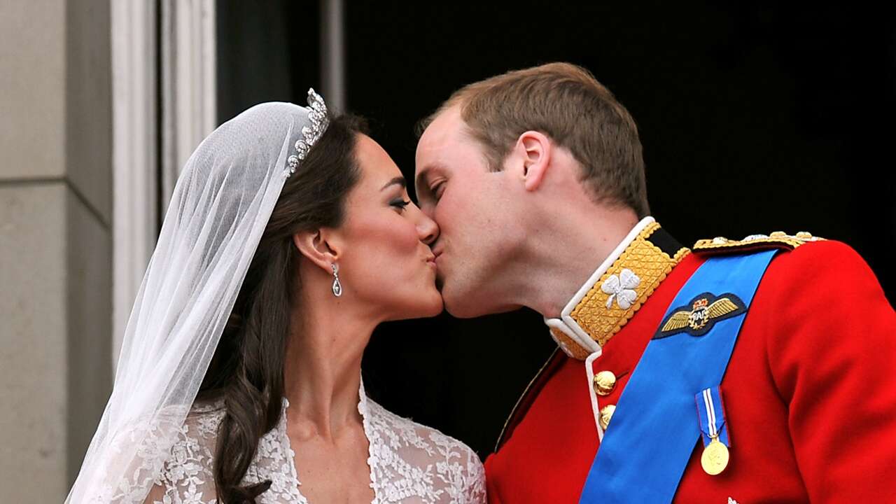 La nueva biografía de Kate Middleton destapa el espectáculo a lo “Grease” que que hizo en su boda con el príncipe Guillermo