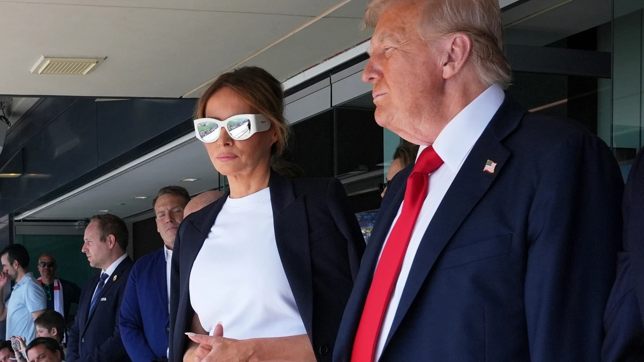 Melania Trump impone estilo como Primera Dama en la final del Mundial de Clubes con un look blanco impecable y sello Dior