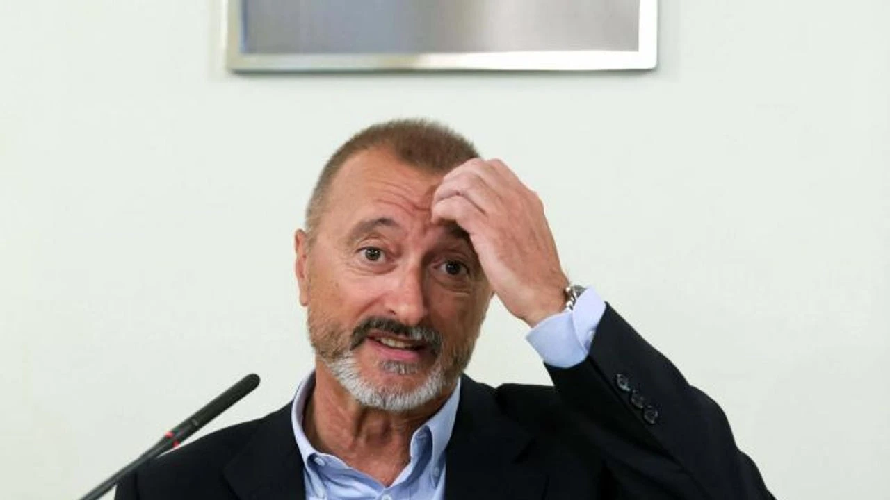 La presentadora Carme Chaparro carga contra Pérez-Reverte: 