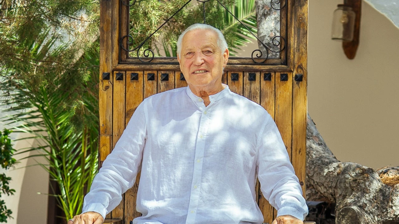 Javier Anadón, el empresario que se la juega por recuperar la Ibiza de los 70