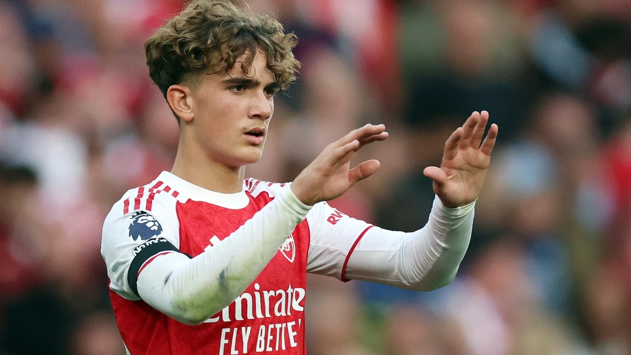 Maz Dowman, el futbolista al que ya comparan con Messi tras debutar con 15 años con el Arsenal