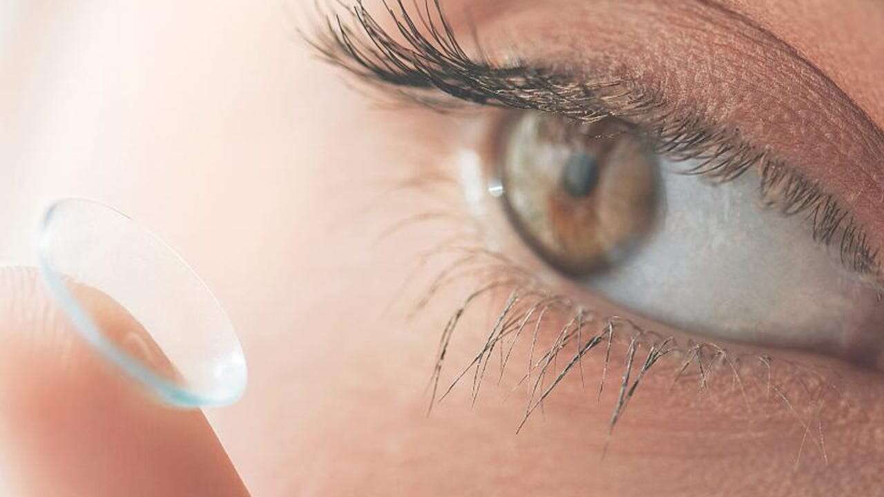 Alerta sanitaria: ordenan la retirada inmediata de estas populares lentillas por el riesgo de irritación y visión borrosa