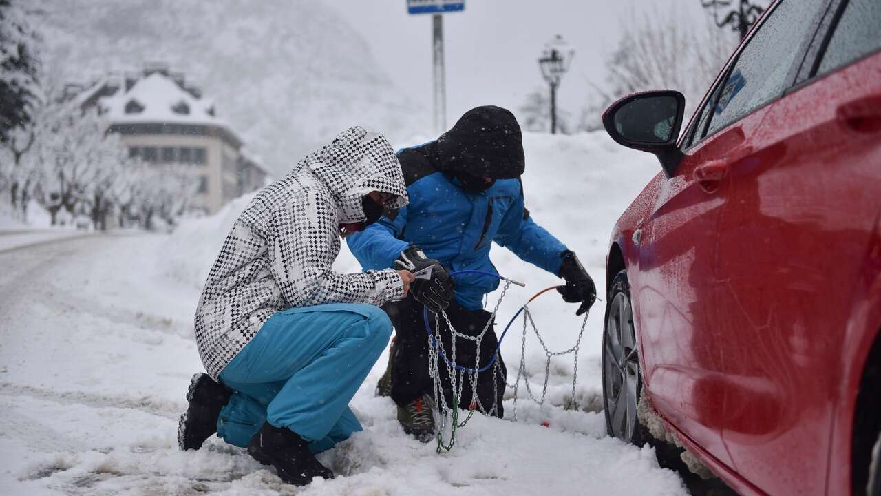 Fin de semana de nieve: ¿sabes poner las cadenas?