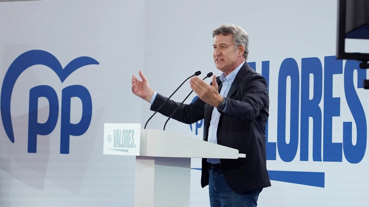 Alberto Núñez Feijóo interviene ante los medios de comunicación en Barcelona
