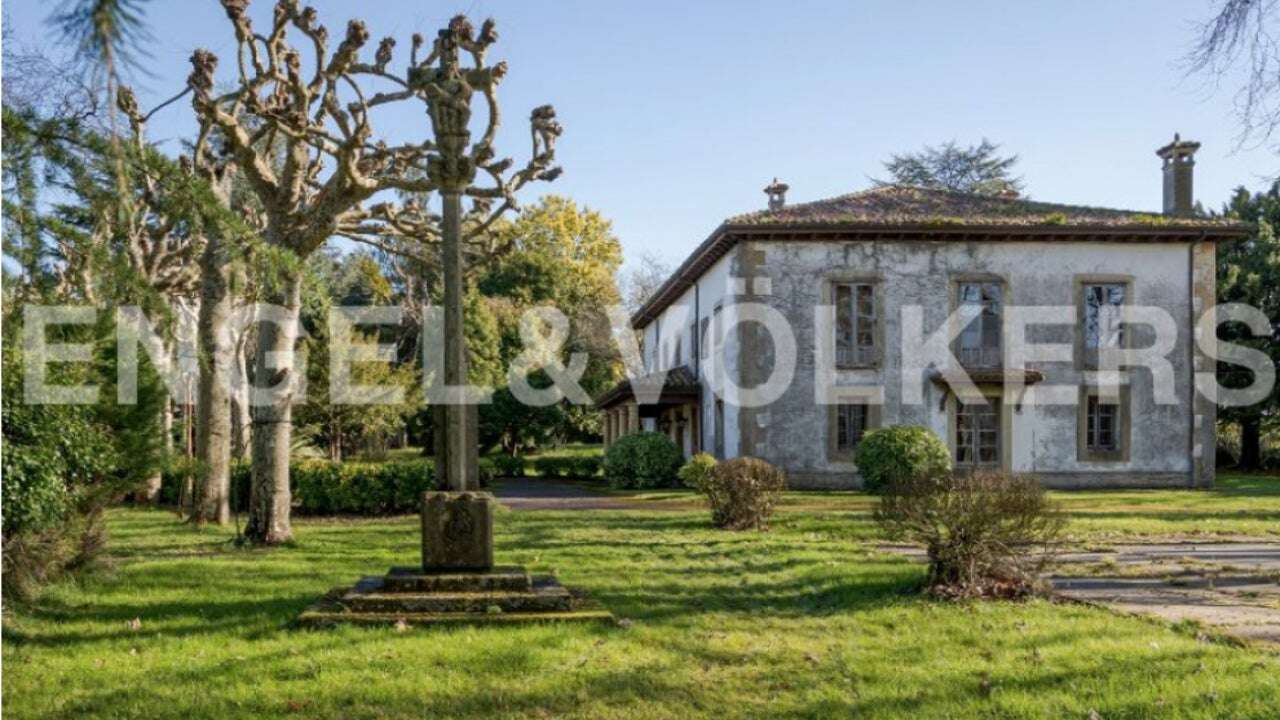 Asi es la millonaria casa de bodas de Franco que nadie quiere comprar: la Piniella en venta desde hace 6 años