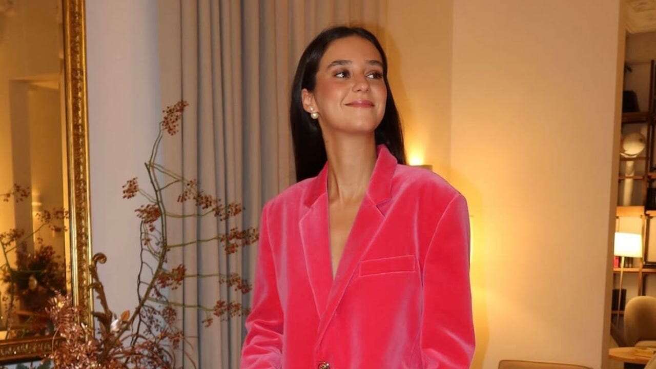 El truco de Victoria Federica para transformar la blazer negra y vaqueros en el look más chic del invierno