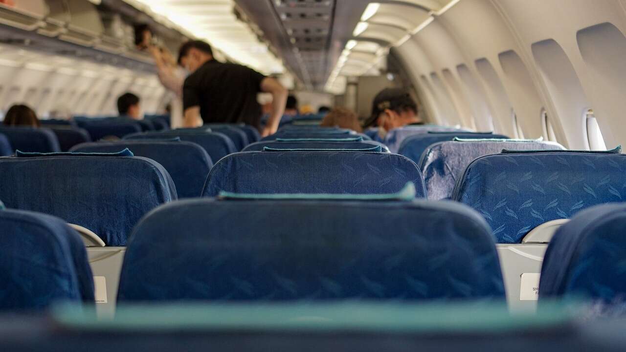 El truco para evitar el asiento del medio al reservar un vuelo sin tener que pagar más