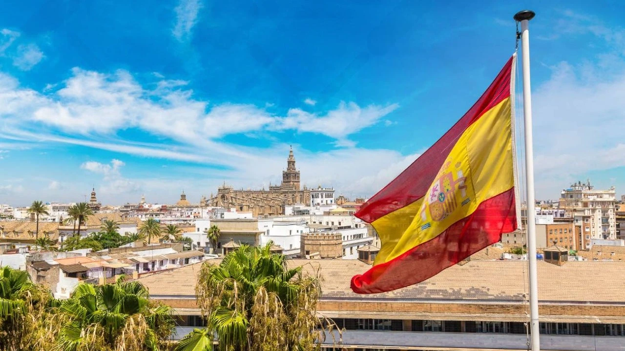 ¿Cuál debería ser la capital de España si no fuese Madrid según la inteligencia artificial?