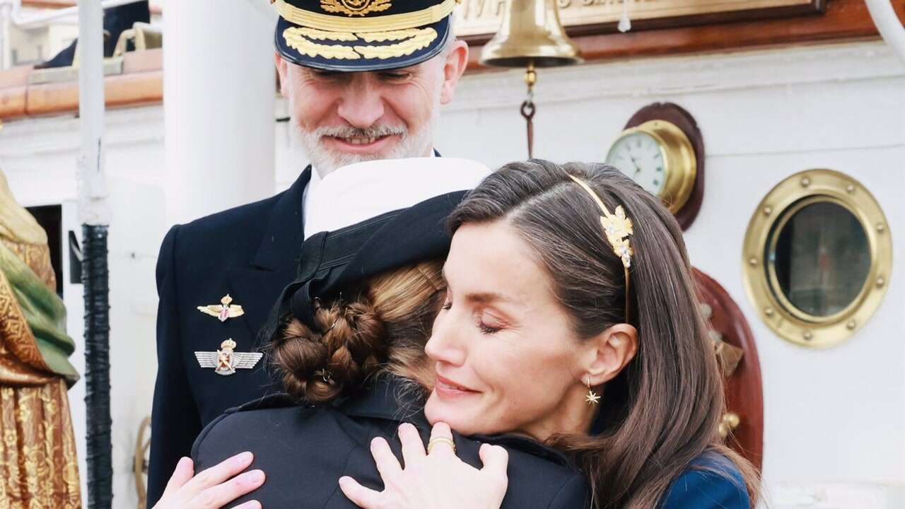 Ya sabemos por qué la Reina Letizia llevaba diadema en la despedida de Leonor, y es un detalle muy especial (y emotivo) de madre