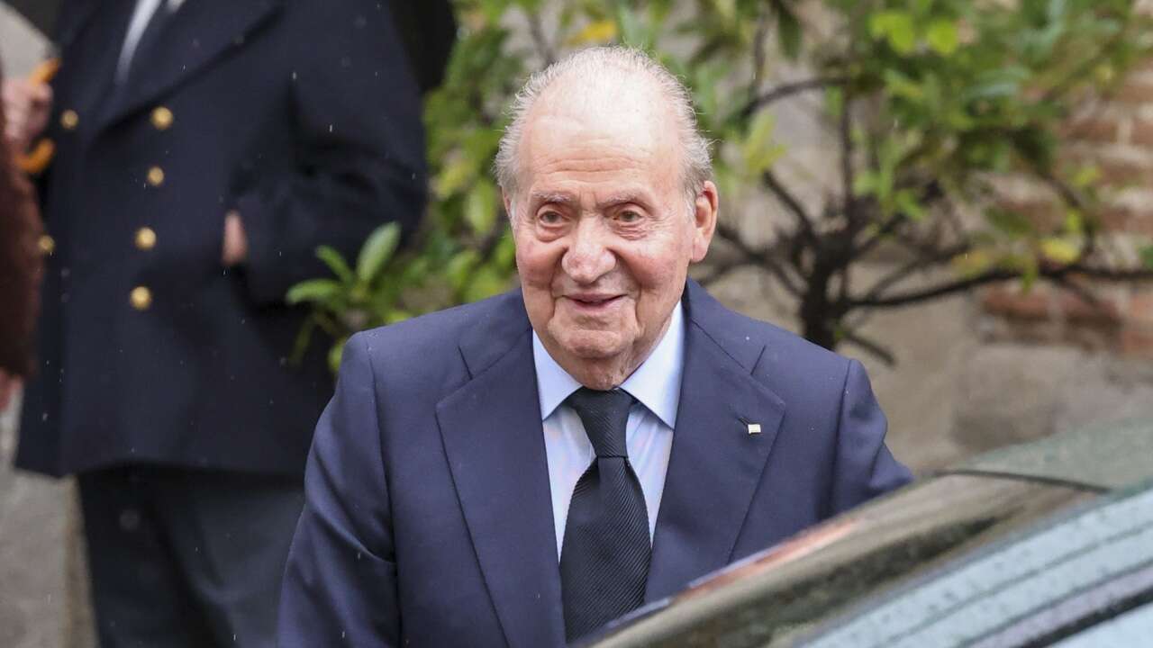 El Rey Juan Carlos sale de Abu Dabi para arropar a los hermanos Gómez-Acebo en su duelo