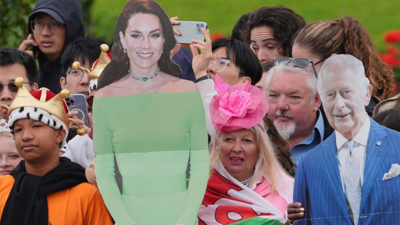 Kate Middleton desata lo locura: una gemela en cartón piedra, pancartas y mucha guasa