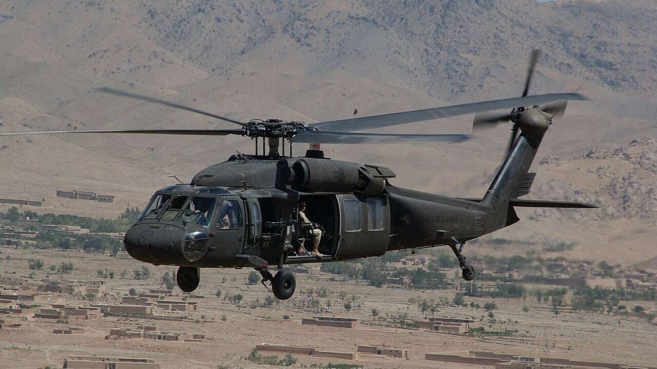 Sikorsky H-60 ​​Black Hawk: así es el helicóptero que se ha estrellado contra un avión en Washington