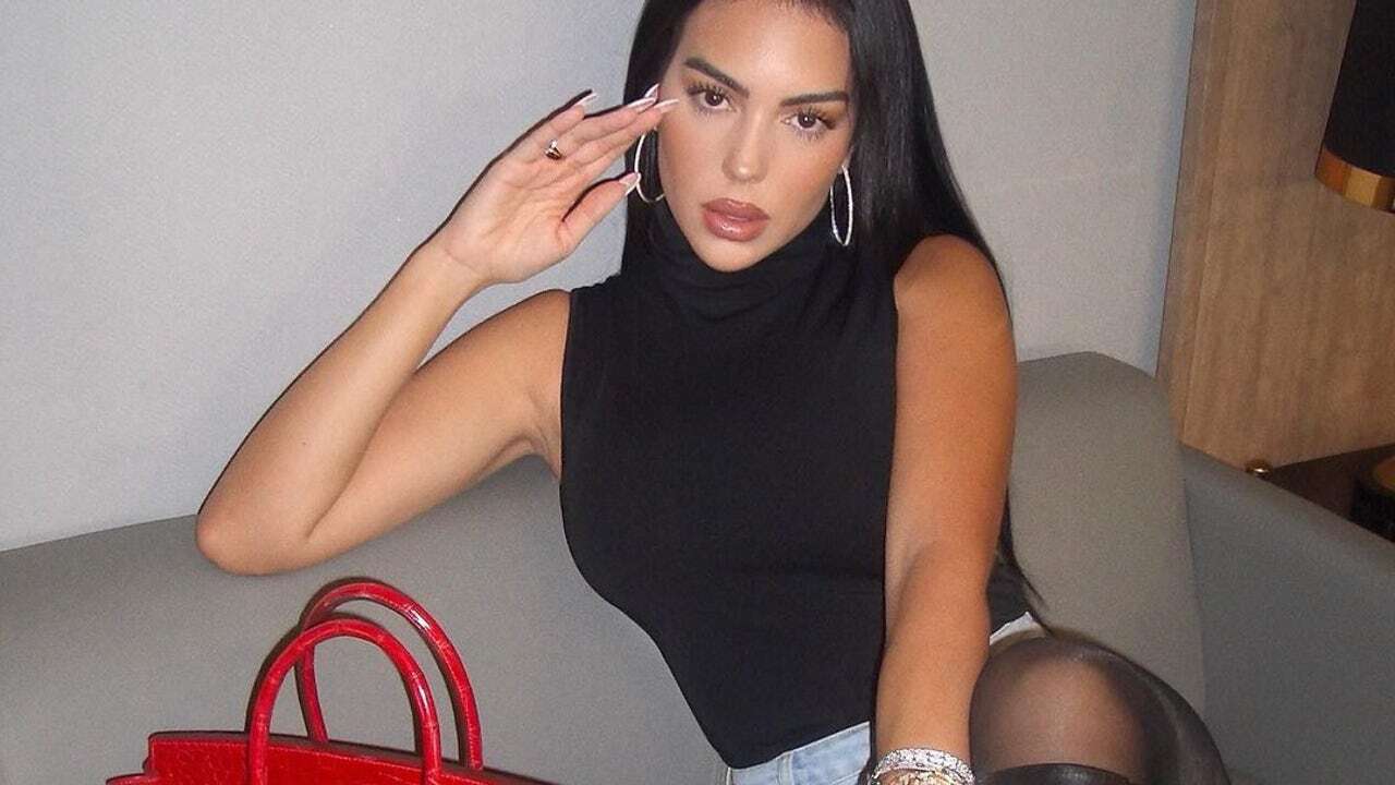 Georgina Rodríguez no se quita su bolso Birkin favorito (y más caro) ni para ir a jugar al pádel