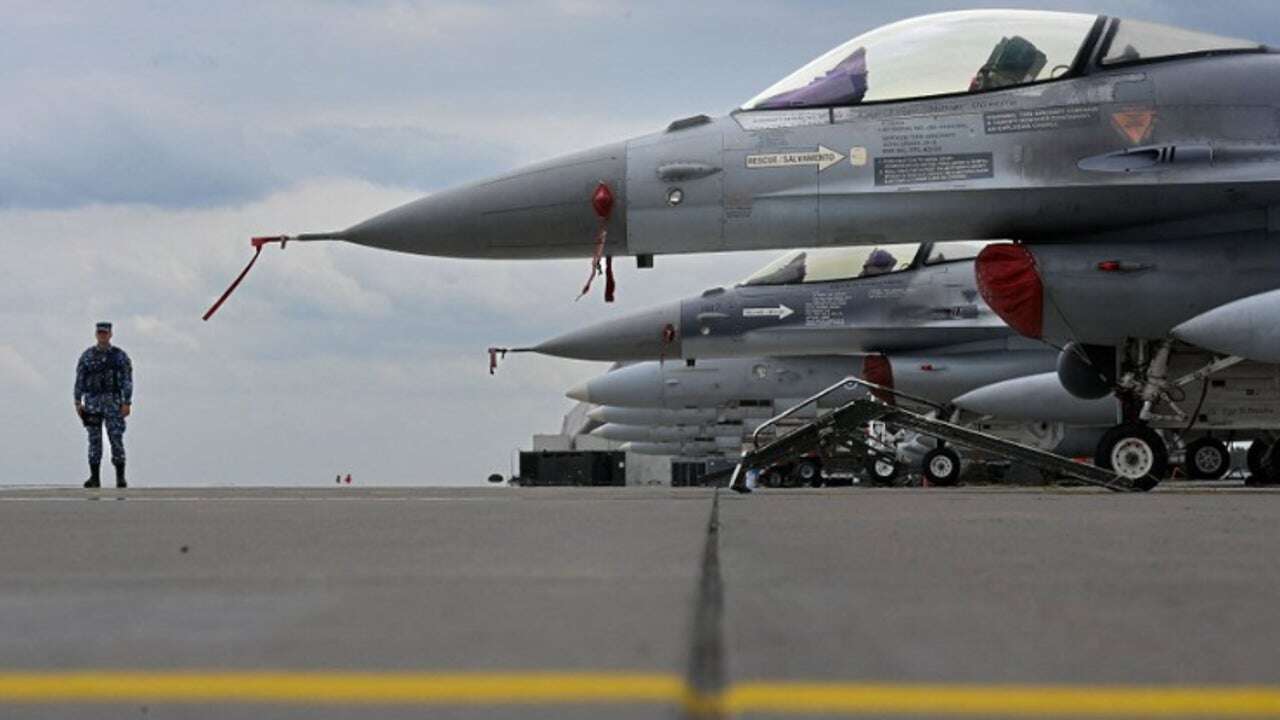 Dinamarca da luz verde a más cazas F-16 para Ucrania este año