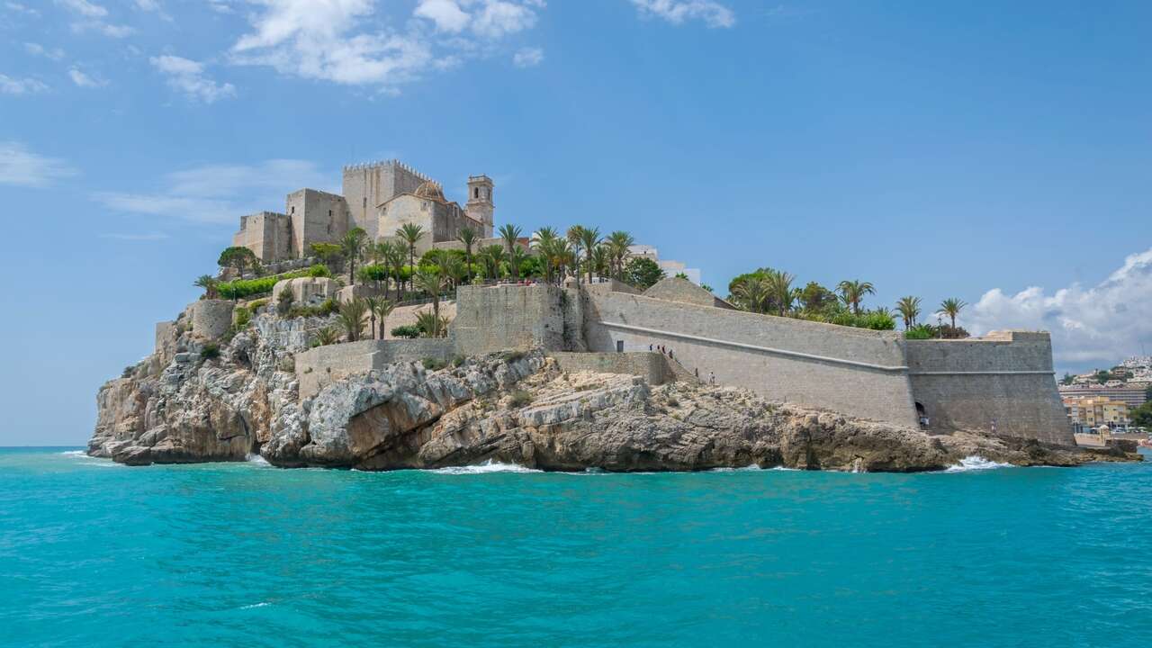 Así es la fortaleza que se erige en mitad del mar: Uno de los pueblo más increíbles de España