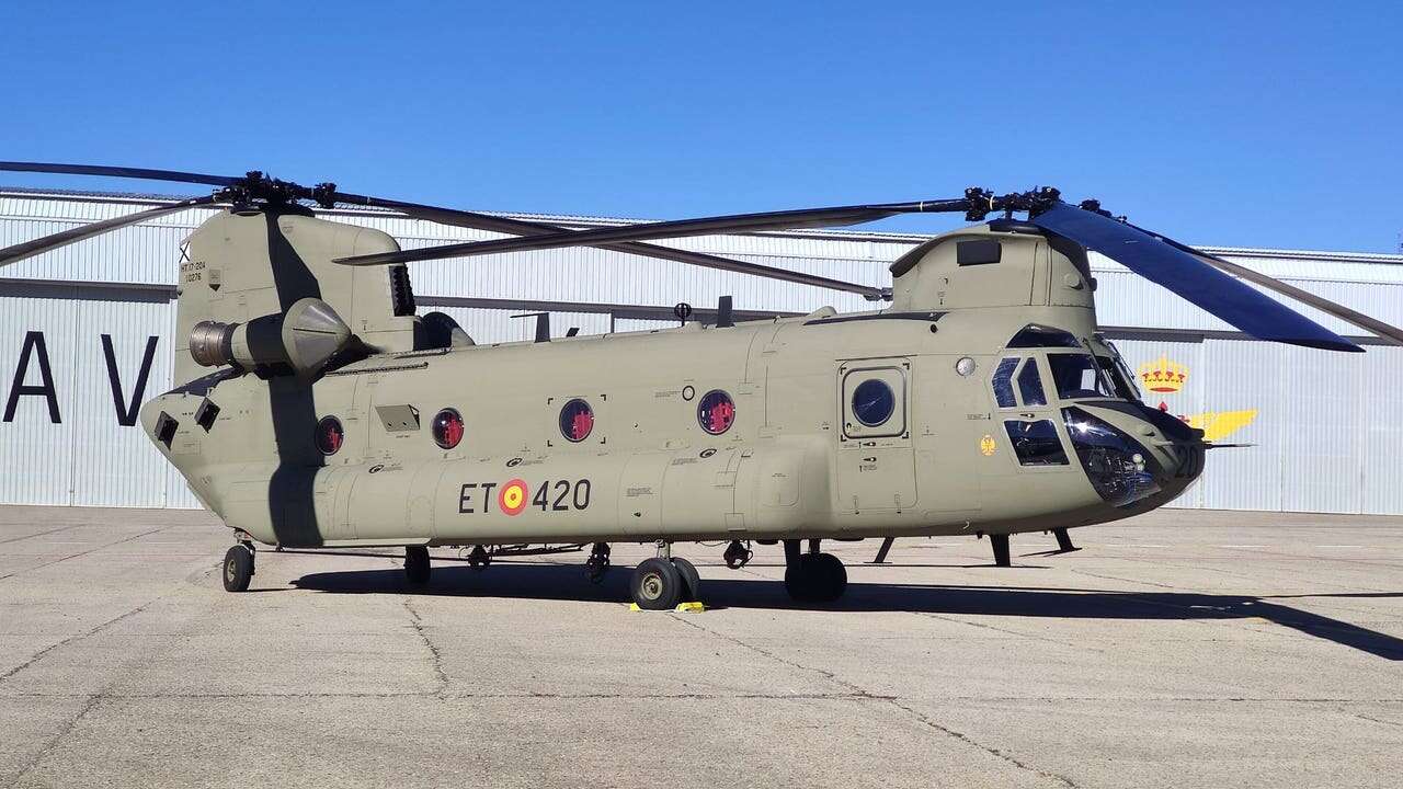 Así es el superpoderoso helicóptero Chinook F que Boeing ha entregado al Ejército de Tierra... y ya son 17