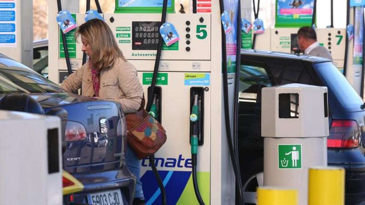 Alerta en gasolineras: así funciona la nueva estafa de los cinco euros