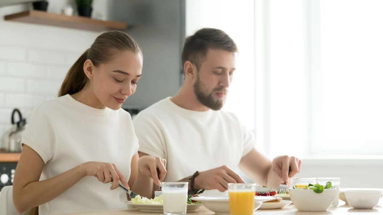 ¿Mala digestión?: tu postura al comer puede ser la clave