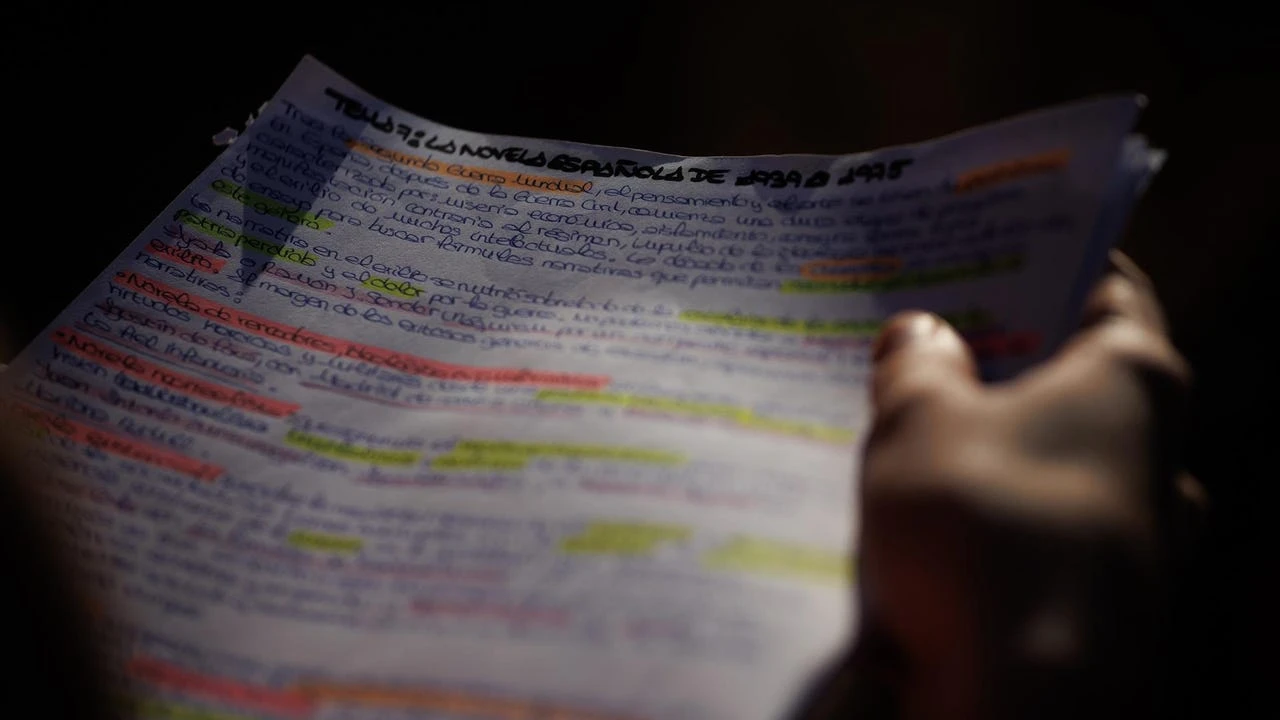 Médicos sin reconocimiento o abogados sin licencia: el Gobierno quiere agilizar la tramitación de hasta 100.000 títulos universitarios obtenidos en el extranjero