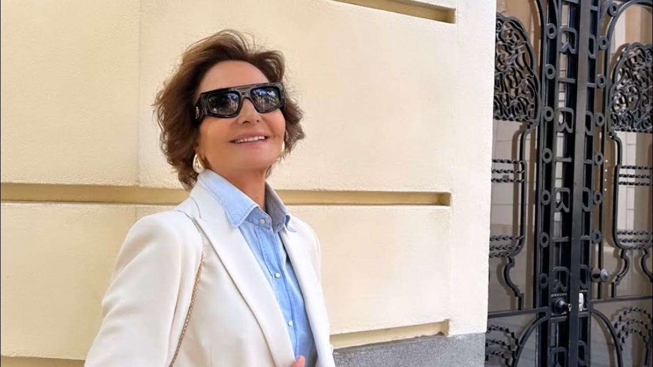 Naty Abascal es la reina de los jeans a sus 61 años y los combina con la blazer blanca de Zara más elegante