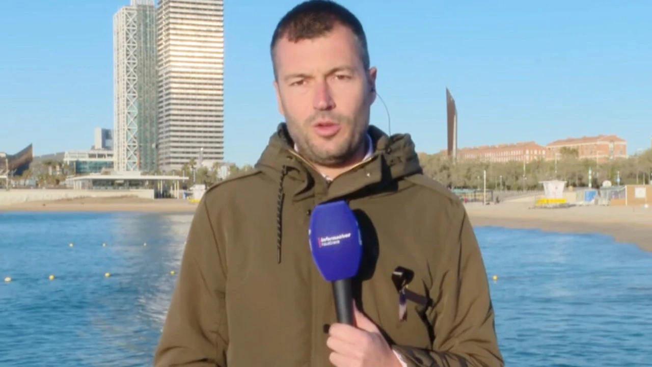 El motivo del lazo negro en los trabajadores de Informativos Telecinco y Noticias Cuatro
