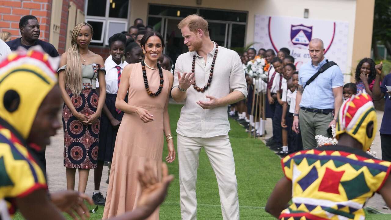 Los duques de Sussex ya están en Nigeria tras la escala secreta de Meghan Markle en Londres