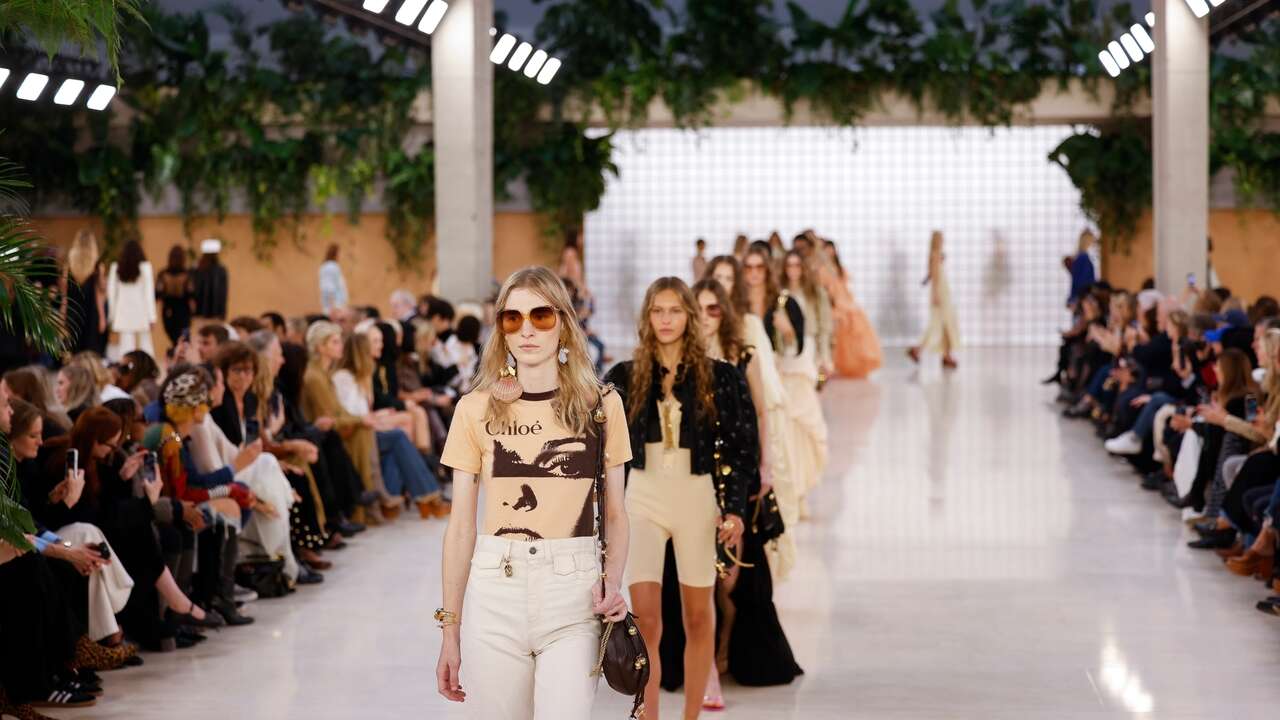 De la pasarela a tu armario: las tendencias que todas llevaremos en primavera-verano 2025 según Paris Fashion Week