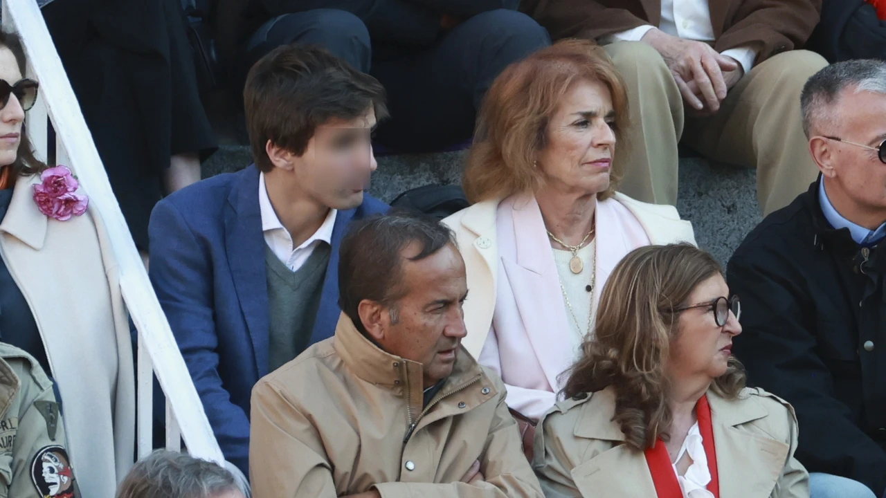 Ana Botella derrocha estilo de blanco para una tarde de toros en Las Ventas de Madrid por San Isidro