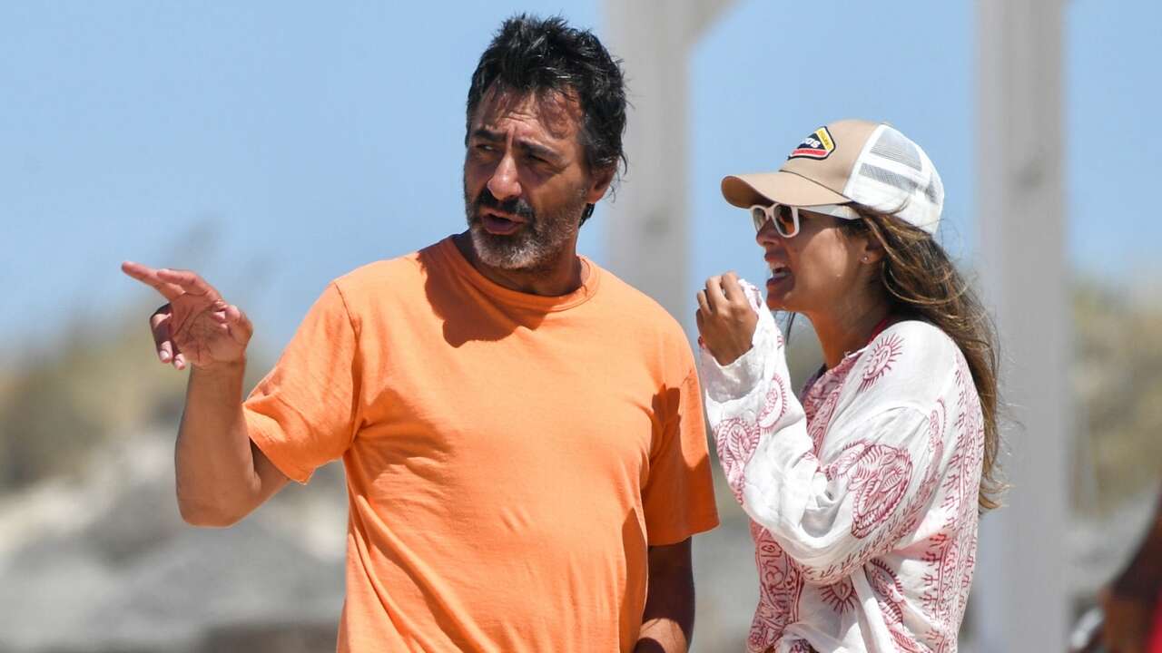 Nuria Roca y Juan del Val, separados en vacaciones: ella en una isla, él en el norte