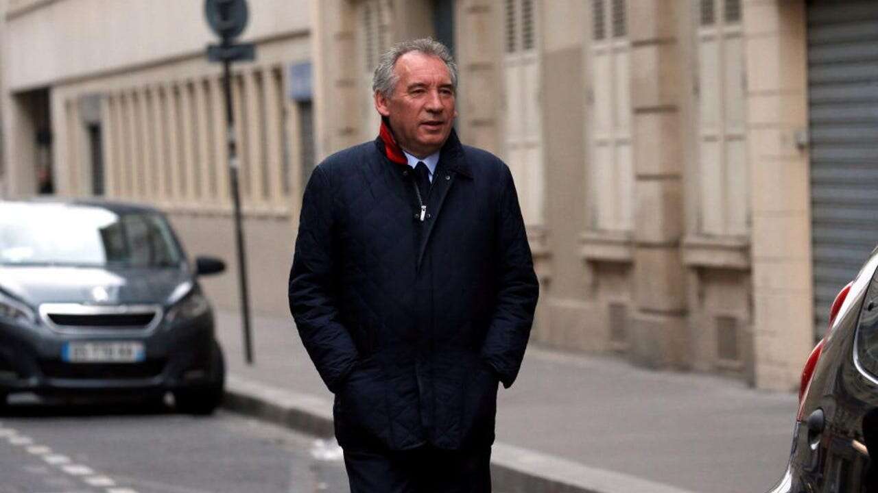 Macron nombra al centrista François Bayrou primer ministro de Francia