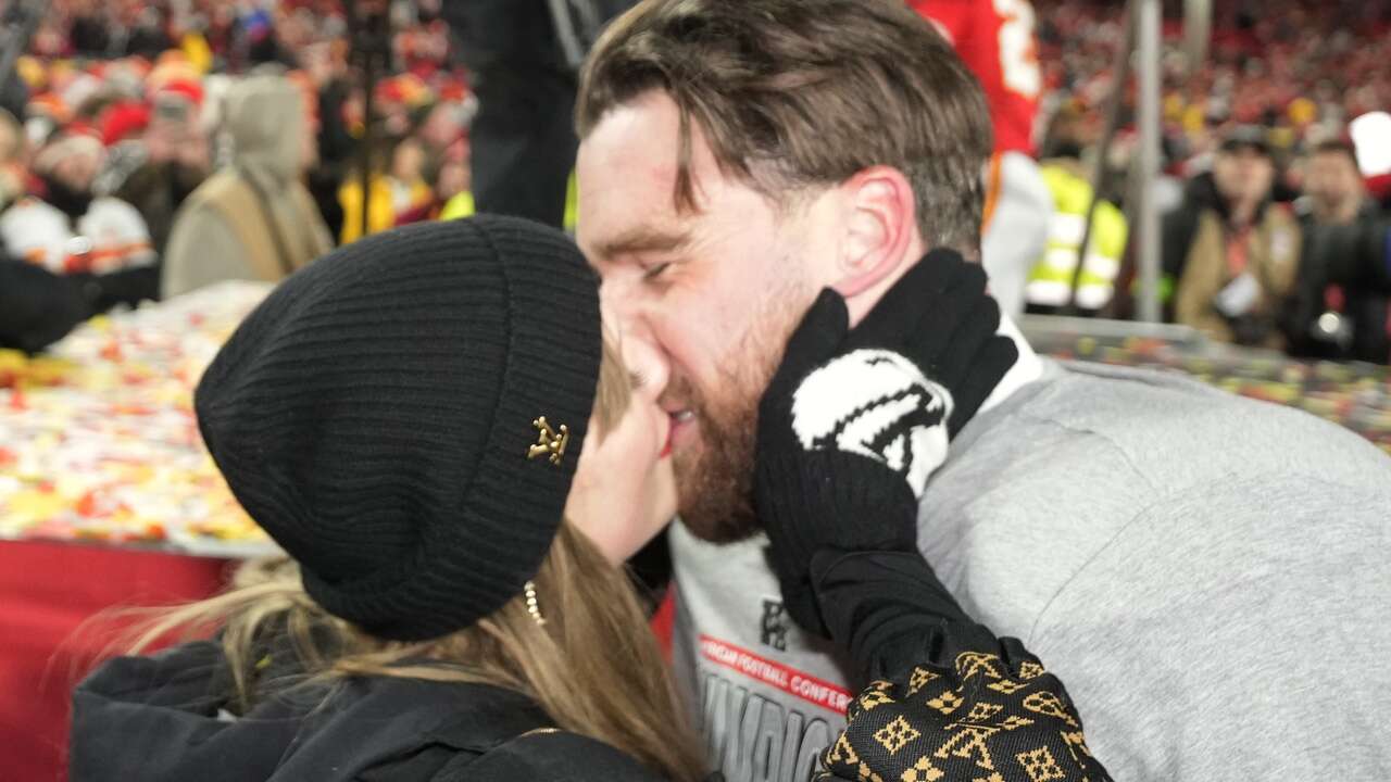 Una experta analiza el beso viral entre Taylor Swift y Travis Kelce: ¿es amor verdadero?