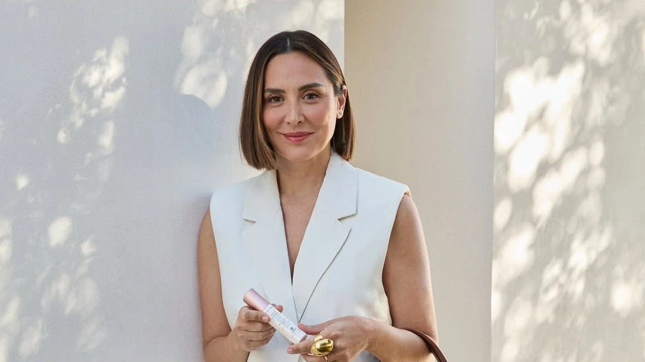 Tamara Falcó arrasa en Maldivas con el conjunto de camisa y falda que parece un vestido