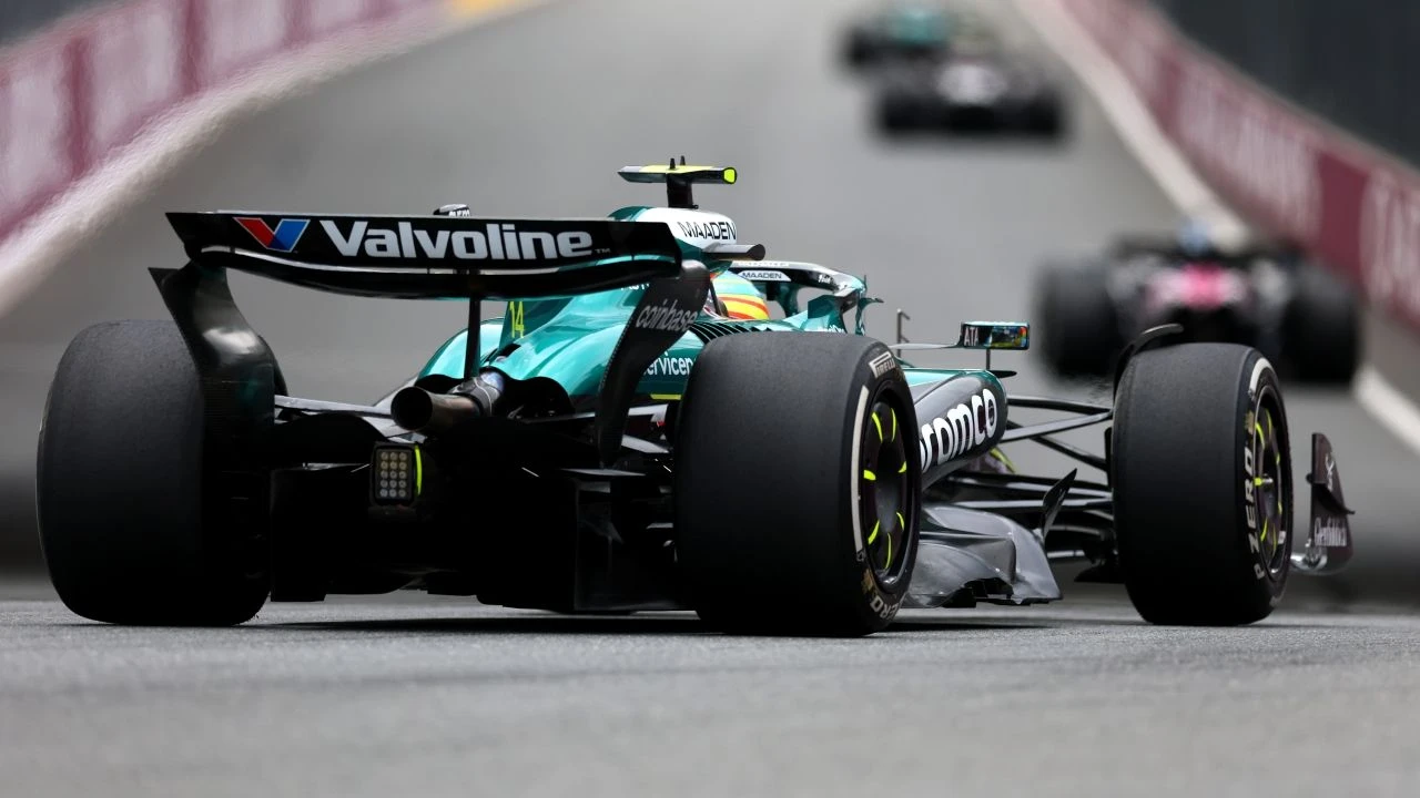 Influencers detenidos en Silverstone tras causar daños a un coche de F1 valorado en 35.000 euros